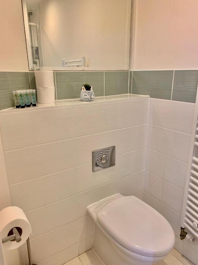 Risinghurst, Oxford, An Entire 2Beds, 2Bathrooms, Free Wi-Fi, Free Parking Оксфорд Екстериор снимка